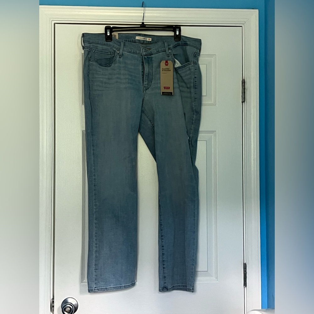 - Levis classic straight leg